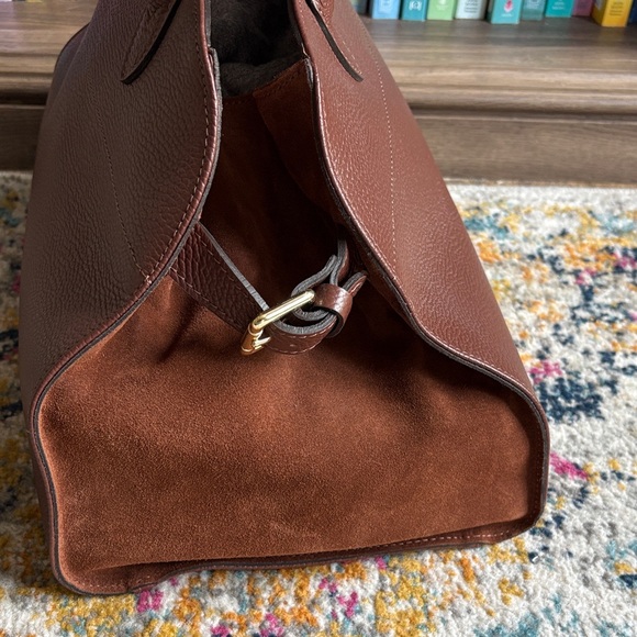 Elegant Brown Leather Handbag - Picture 4 of 12